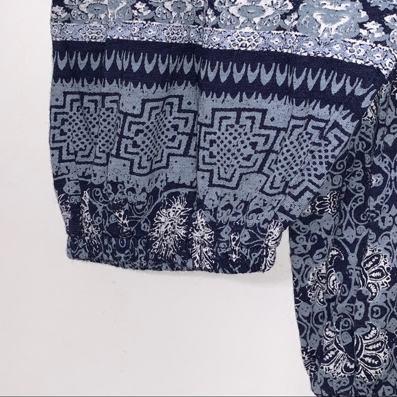 Lucky Brand V-neck Top with Balloon Sleeves - Picture 4 of 6